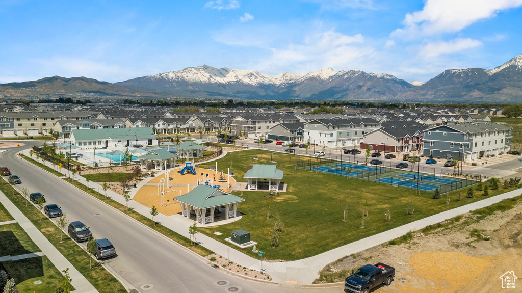 Aerial view with a mountain view