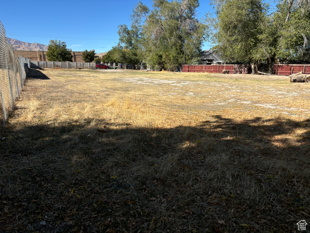 View of yard featuring a mountain view