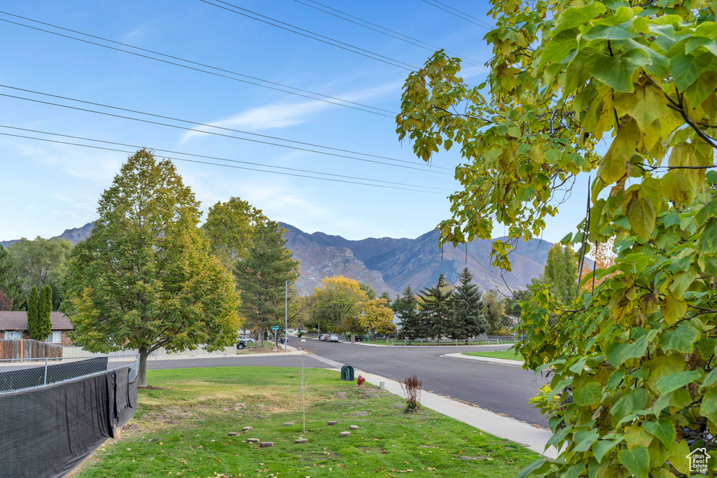 View of mountain feature