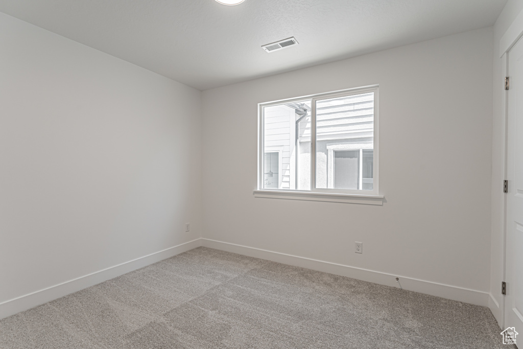 Empty room with light carpet