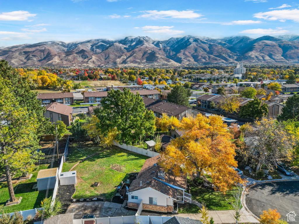 Drone / aerial view featuring a mountain view