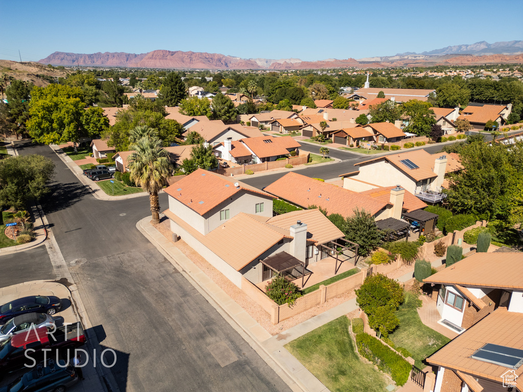 Drone / aerial view featuring a mountain view