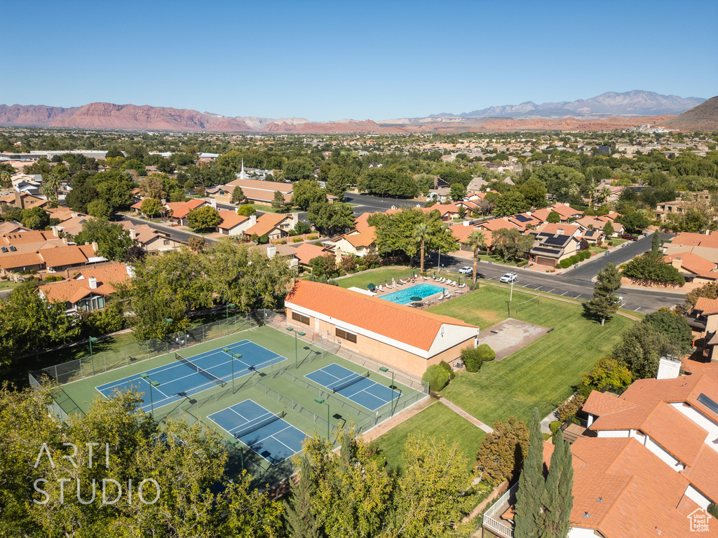 Aerial view with a mountain view
