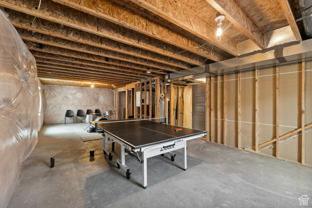 Game room featuring concrete flooring