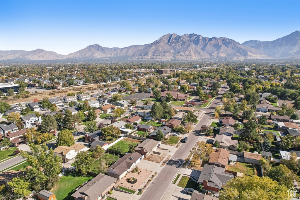 Aerial view with a mountain view