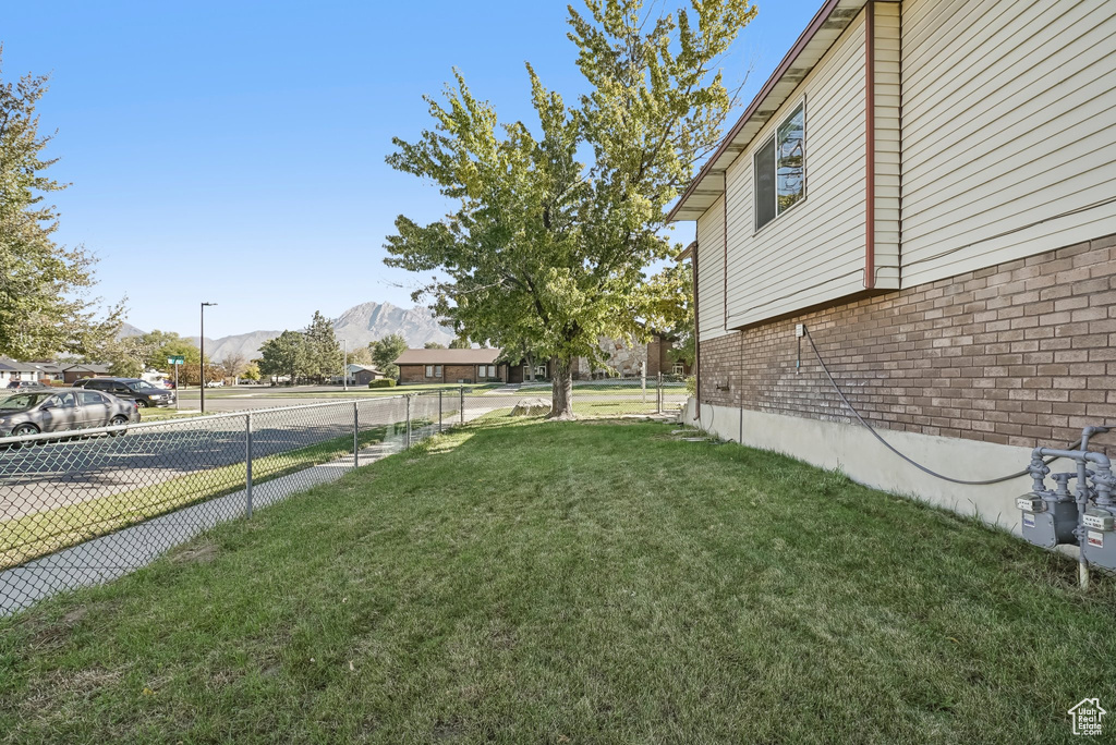 View of yard featuring a mountain view