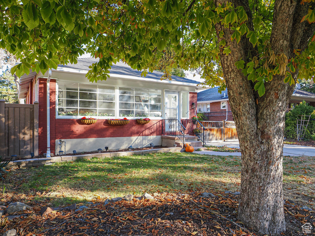 View of front of house with a front yard