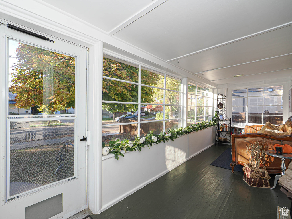 View of sunroom / solarium