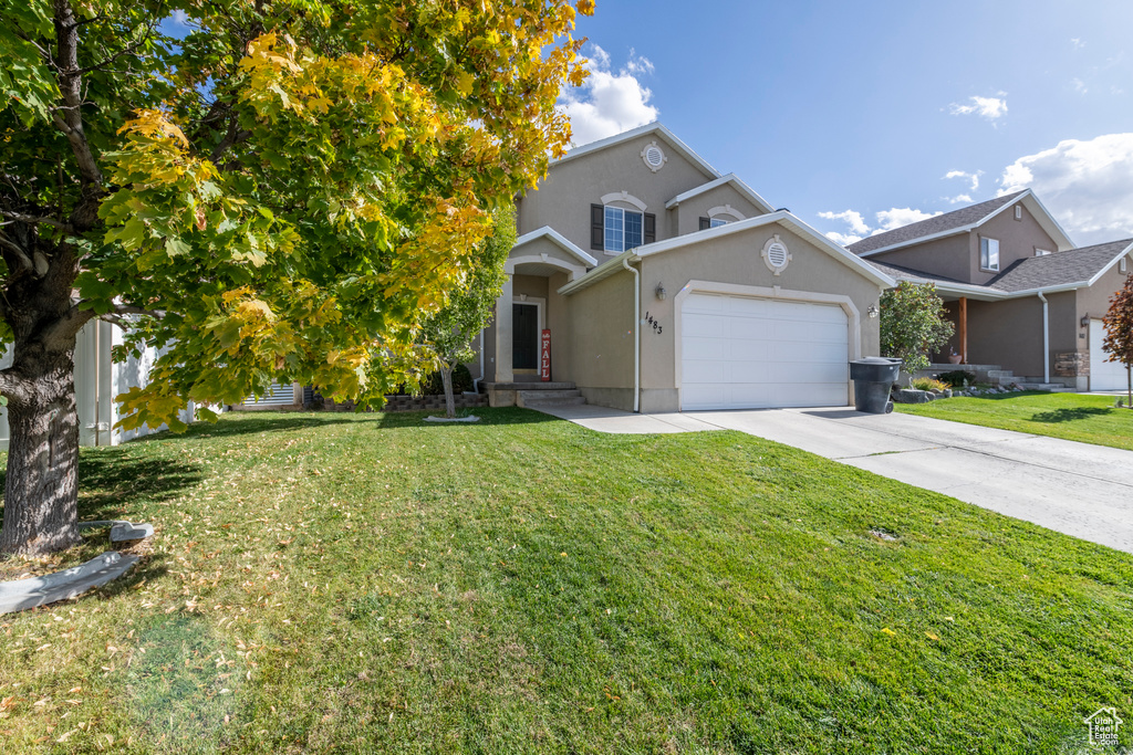 View of front of property featuring a front lawn