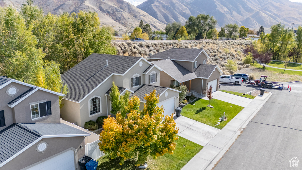 Bird\'s eye view featuring a mountain view