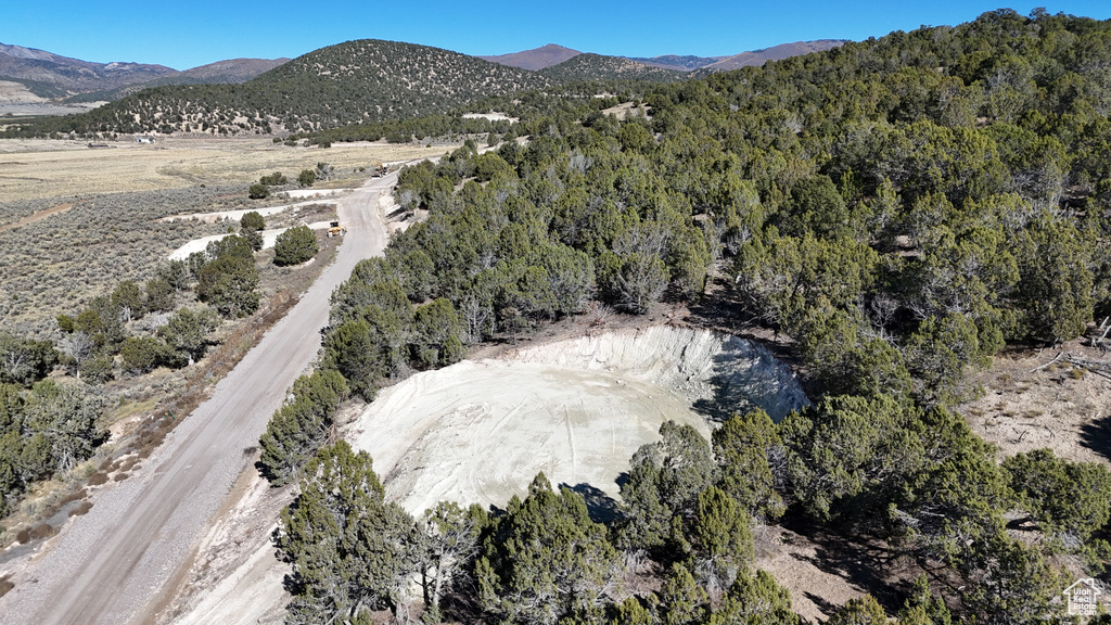 Aerial view with a mountain view