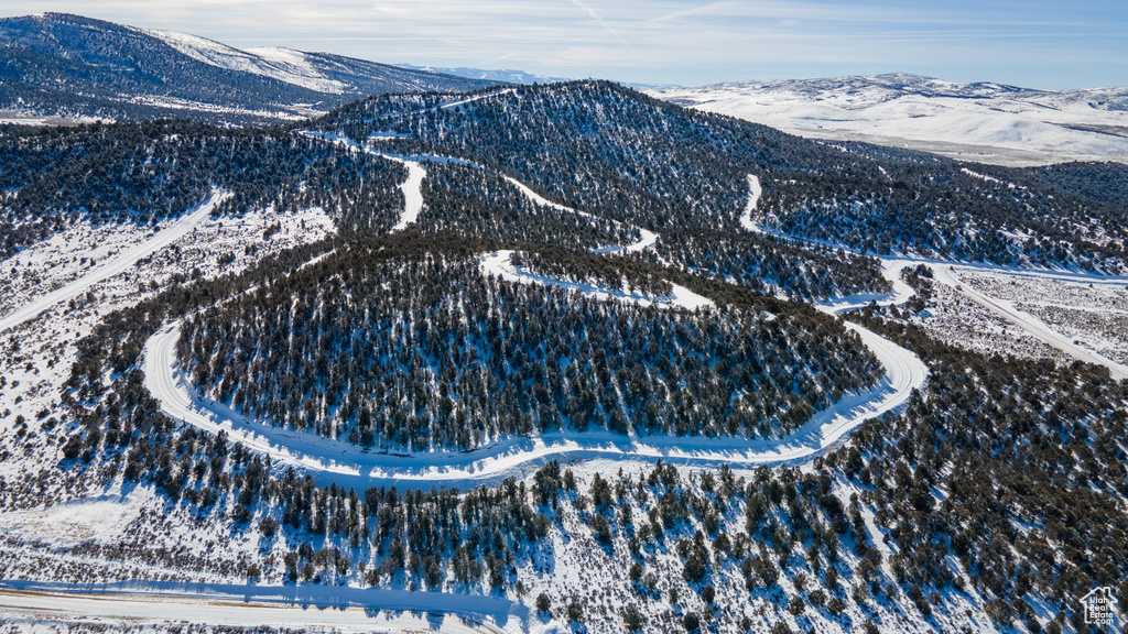 Snowy aerial view featuring a mountain view