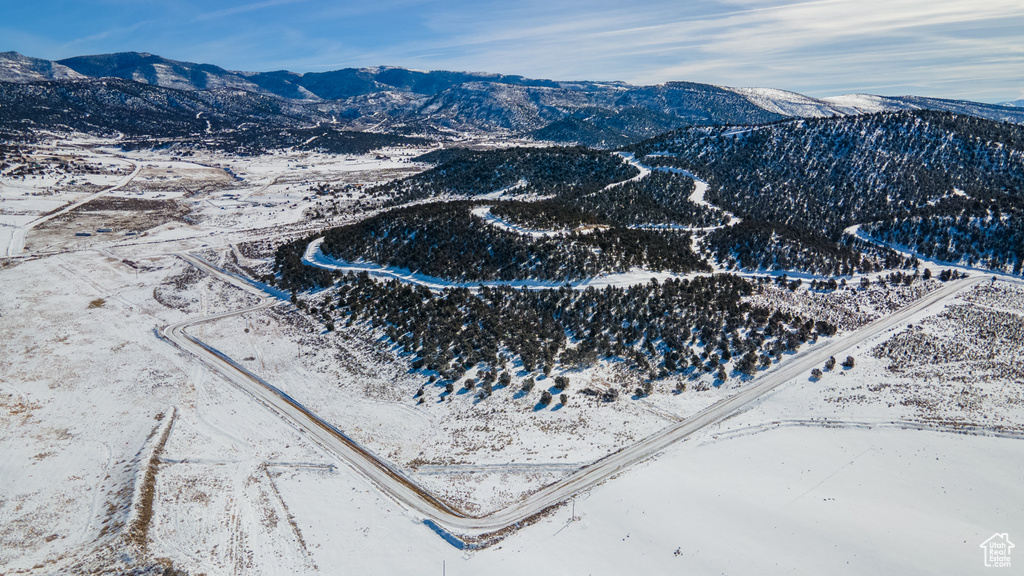 Snowy aerial view with a mountain view