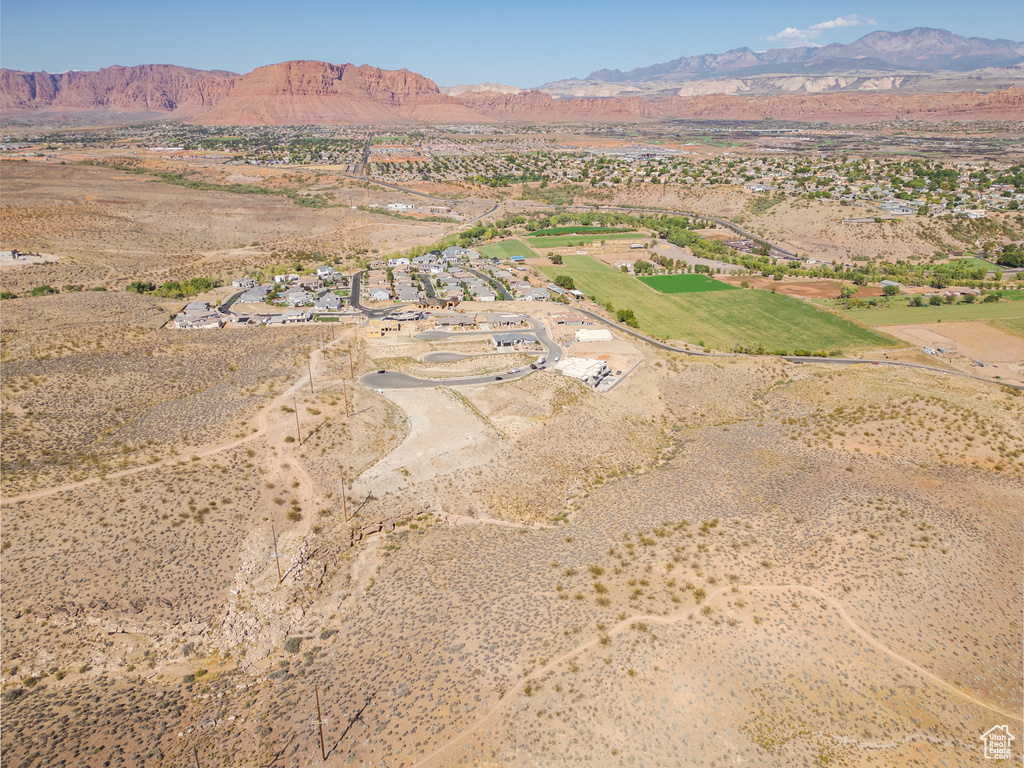 Bird\'s eye view with a mountain view