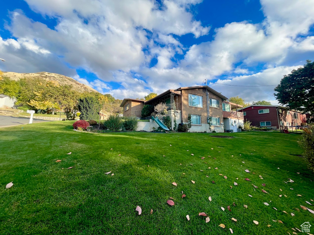 View of yard with a mountain view