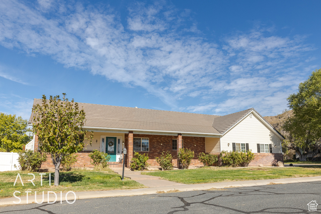 Ranch-style house with a front lawn