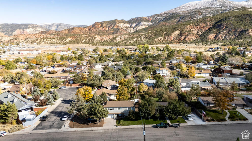 Birds eye view of property featuring a mountain view