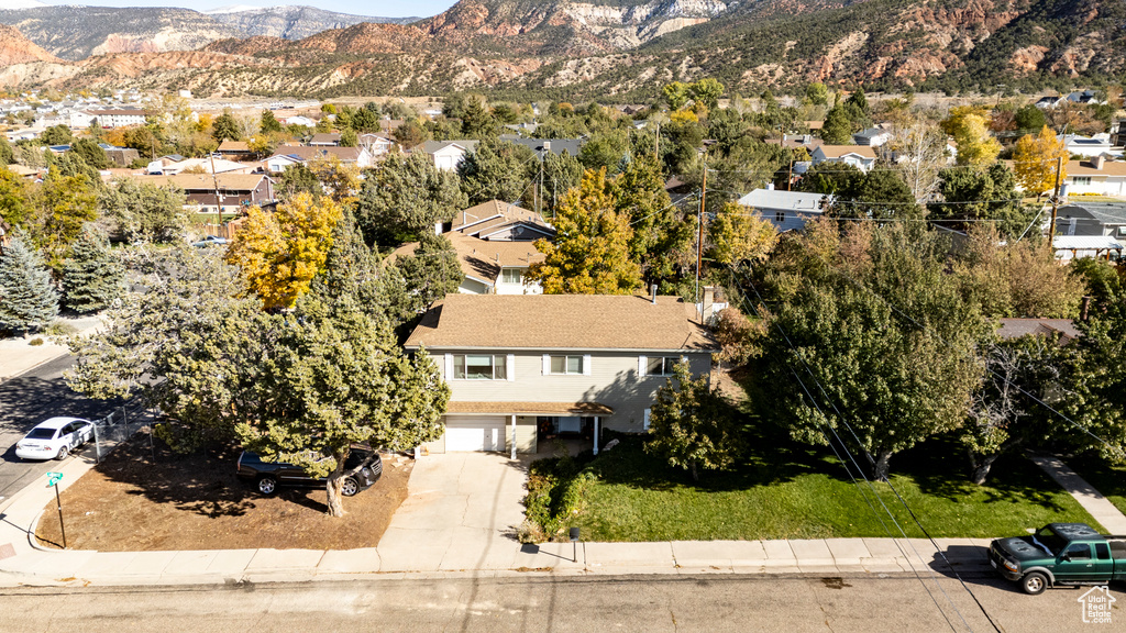 Bird's eye view with a mountain view