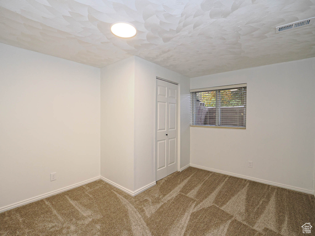 Spare room with carpet flooring