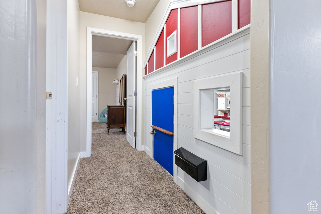 Corridor with carpet floors