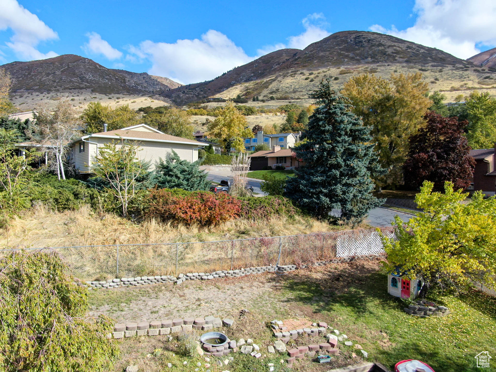 View of mountain feature