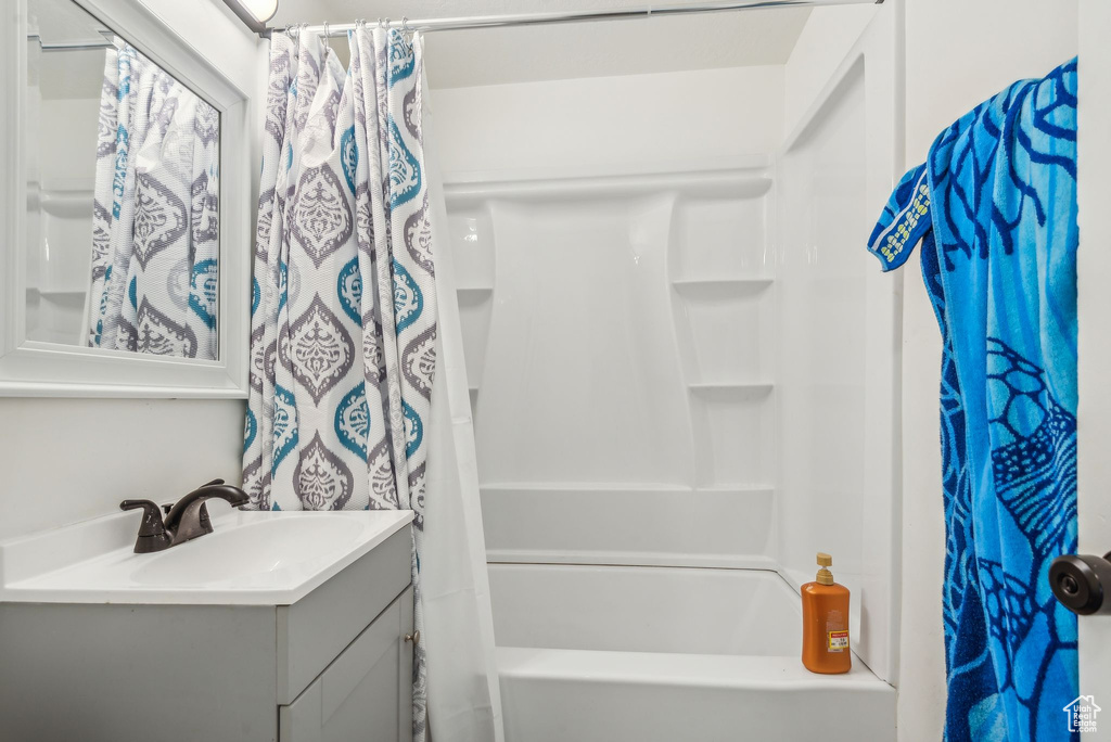 Bathroom with vanity and shower / bath combo