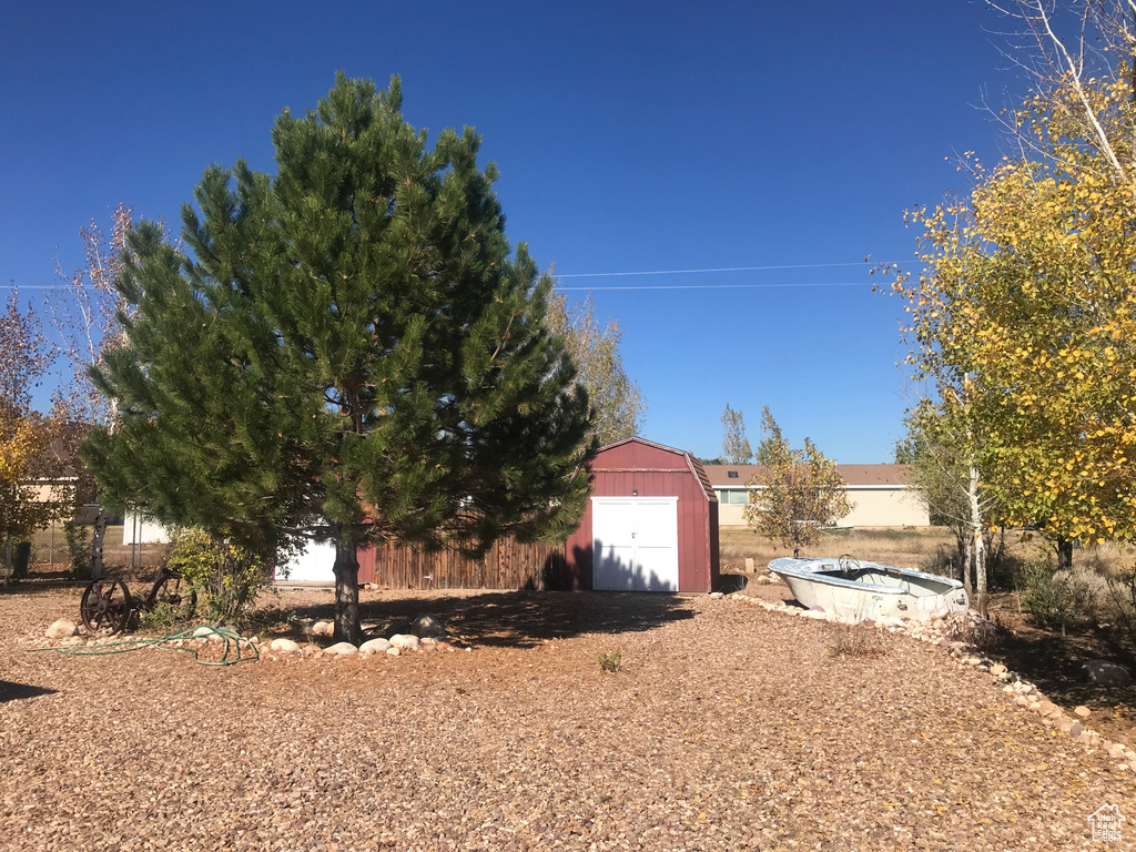 View of yard with a shed