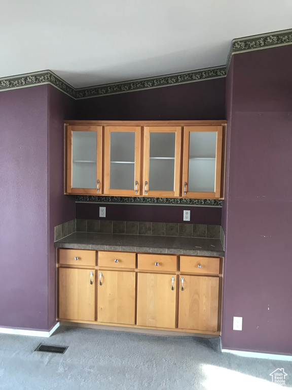 Kitchen with vaulted ceiling and tasteful backsplash