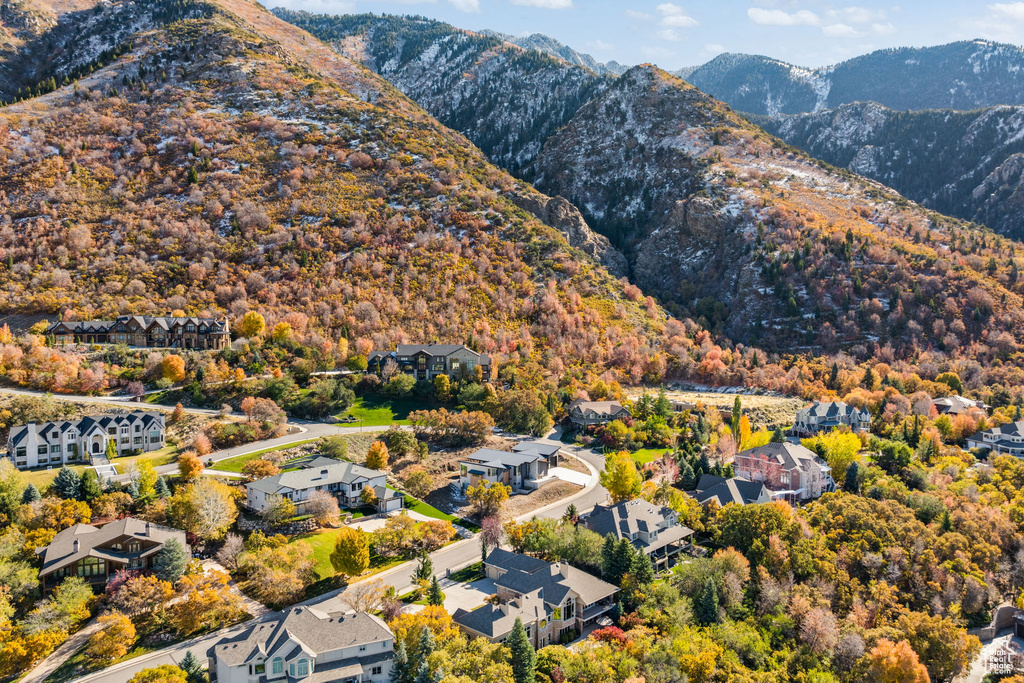 Bird\'s eye view featuring a mountain view