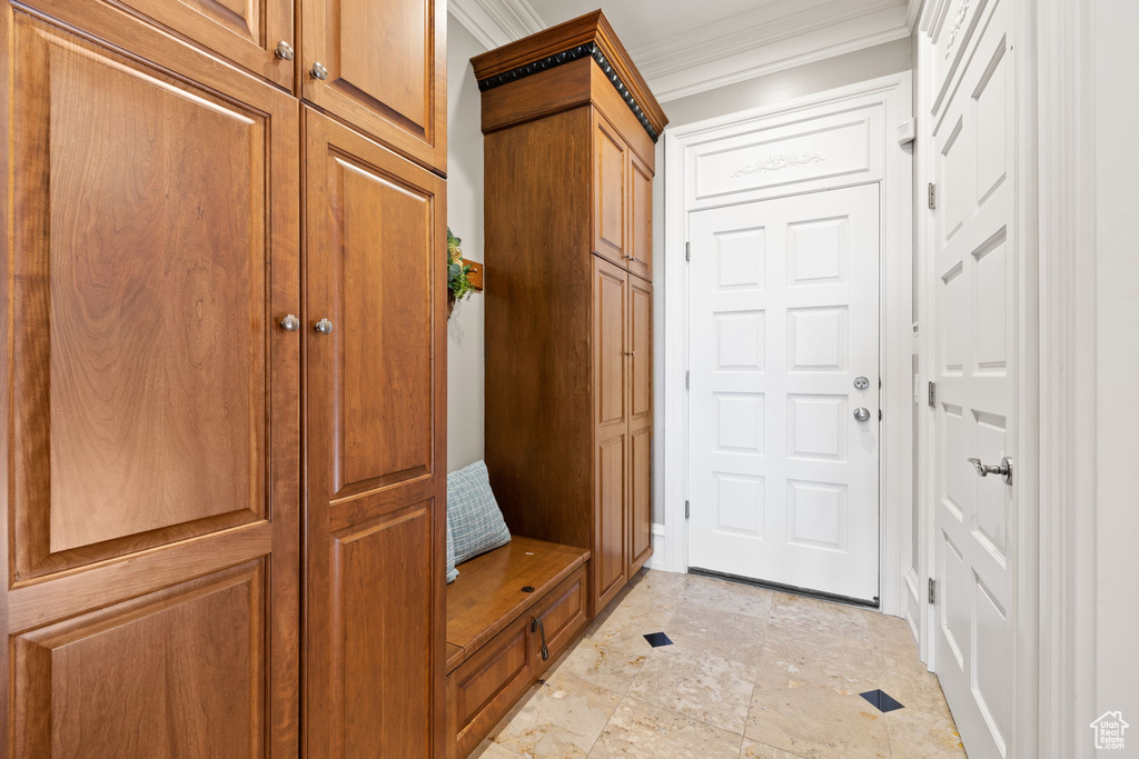 Mudroom with ornamental molding