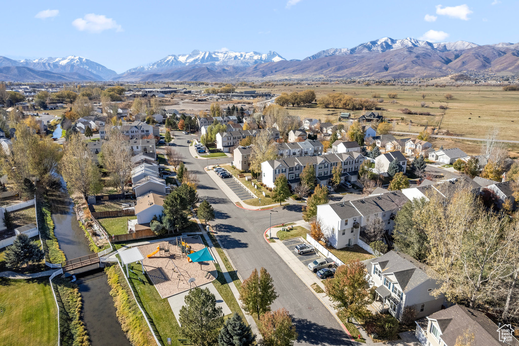 Birds eye view of property featuring a mountain view