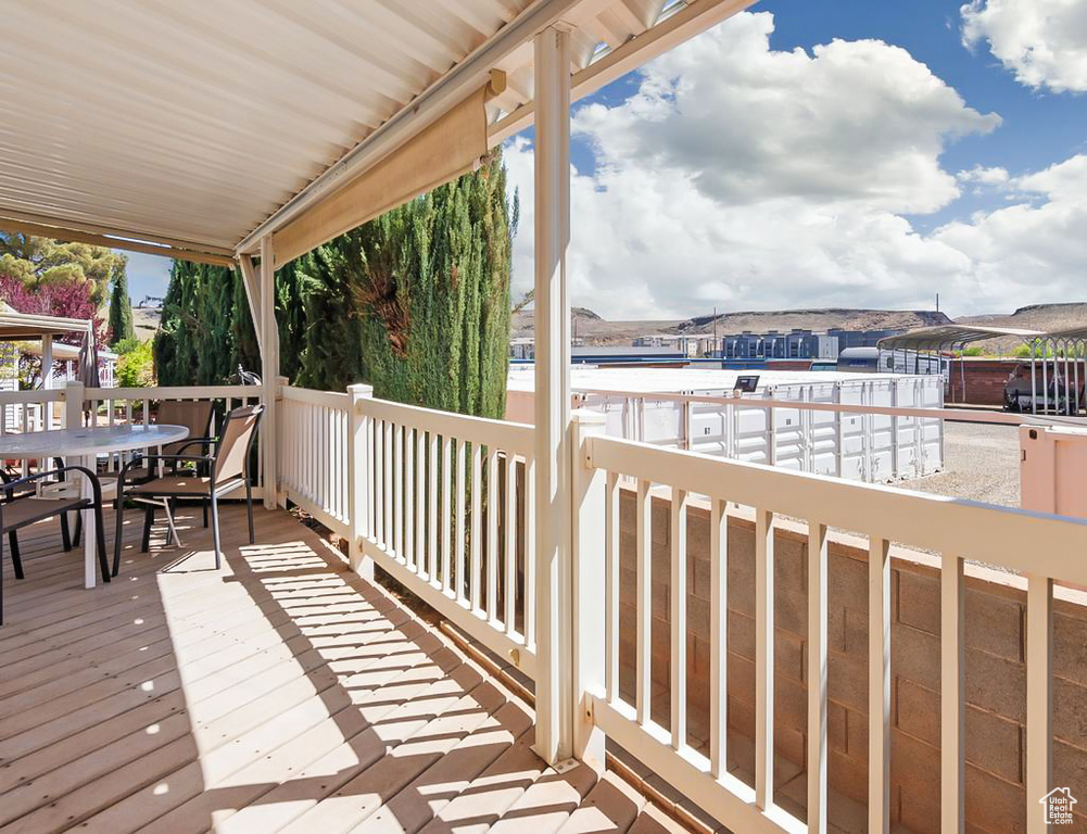Deck featuring outdoor dining space