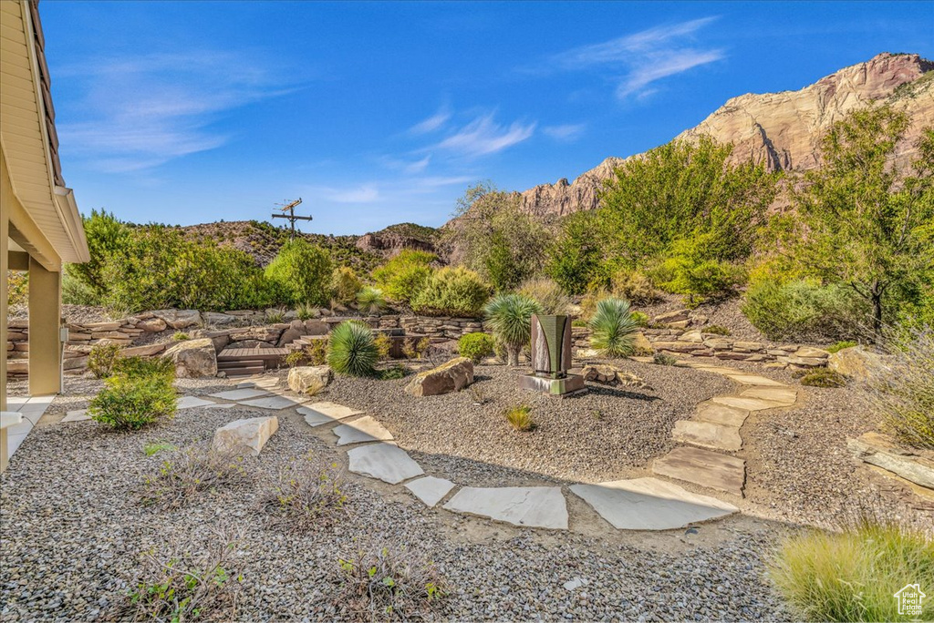 View of yard with a mountain view