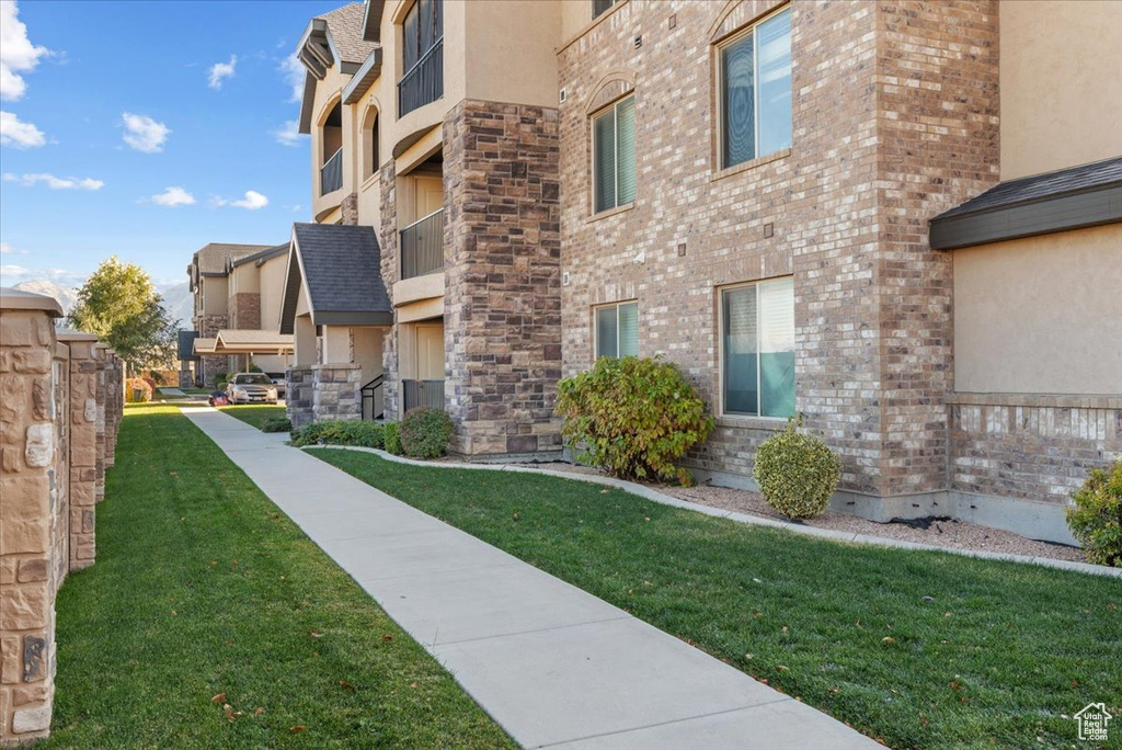 View of property's community featuring a lawn