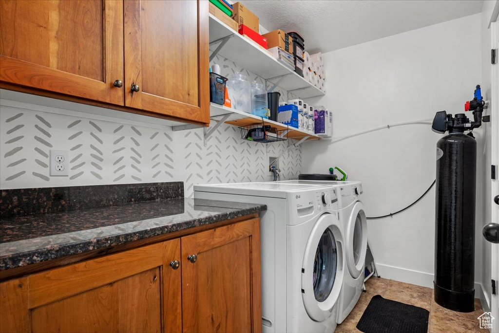 Washroom with washer and dryer