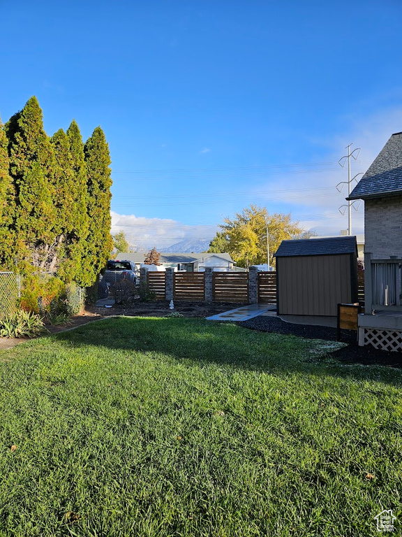 View of yard with a shed