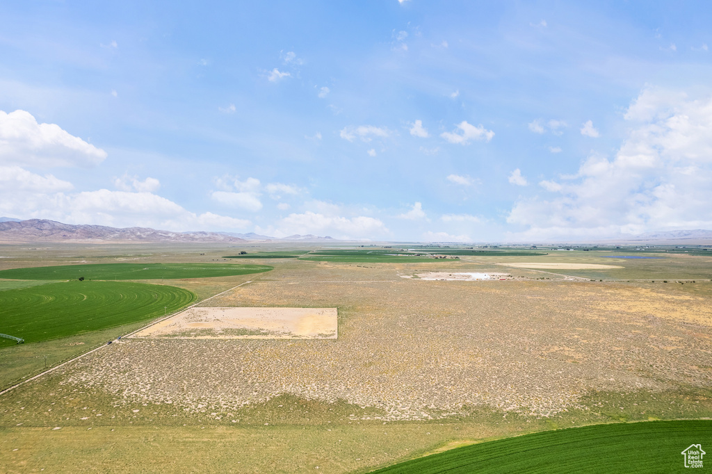 Aerial view with a mountain view