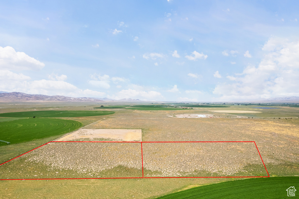 Drone / aerial view featuring a mountain view