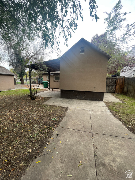 View of home's exterior