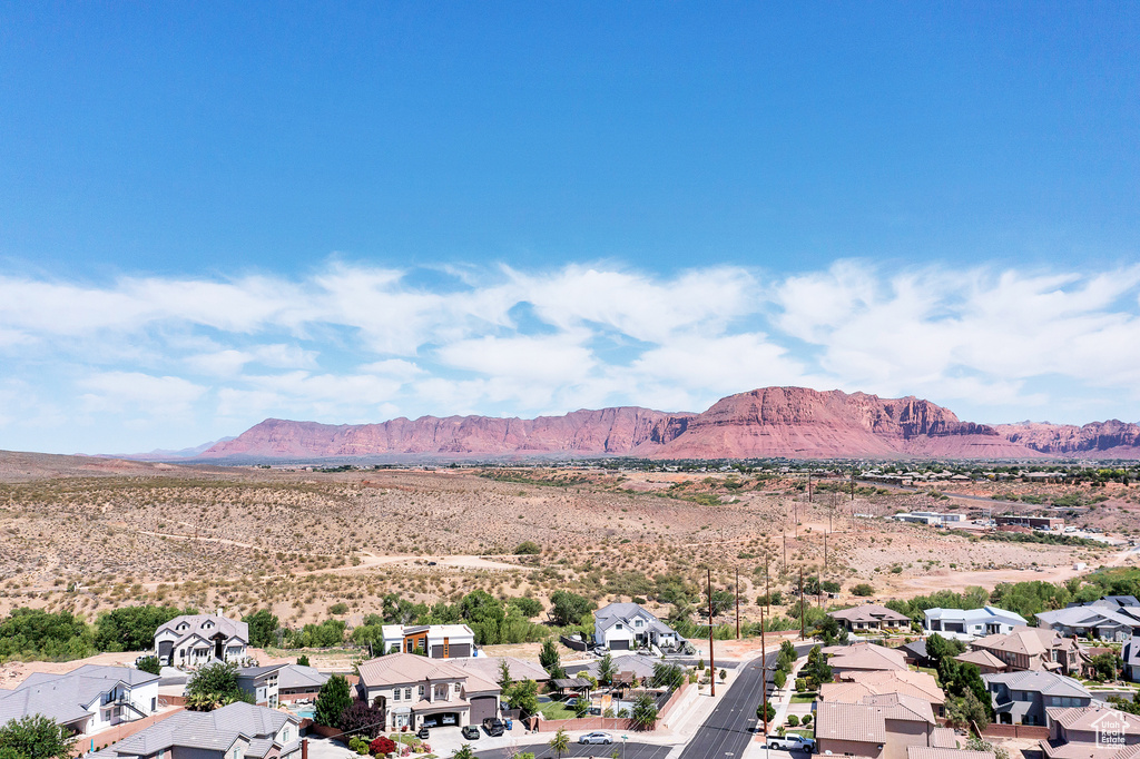 Aerial view with a mountain view