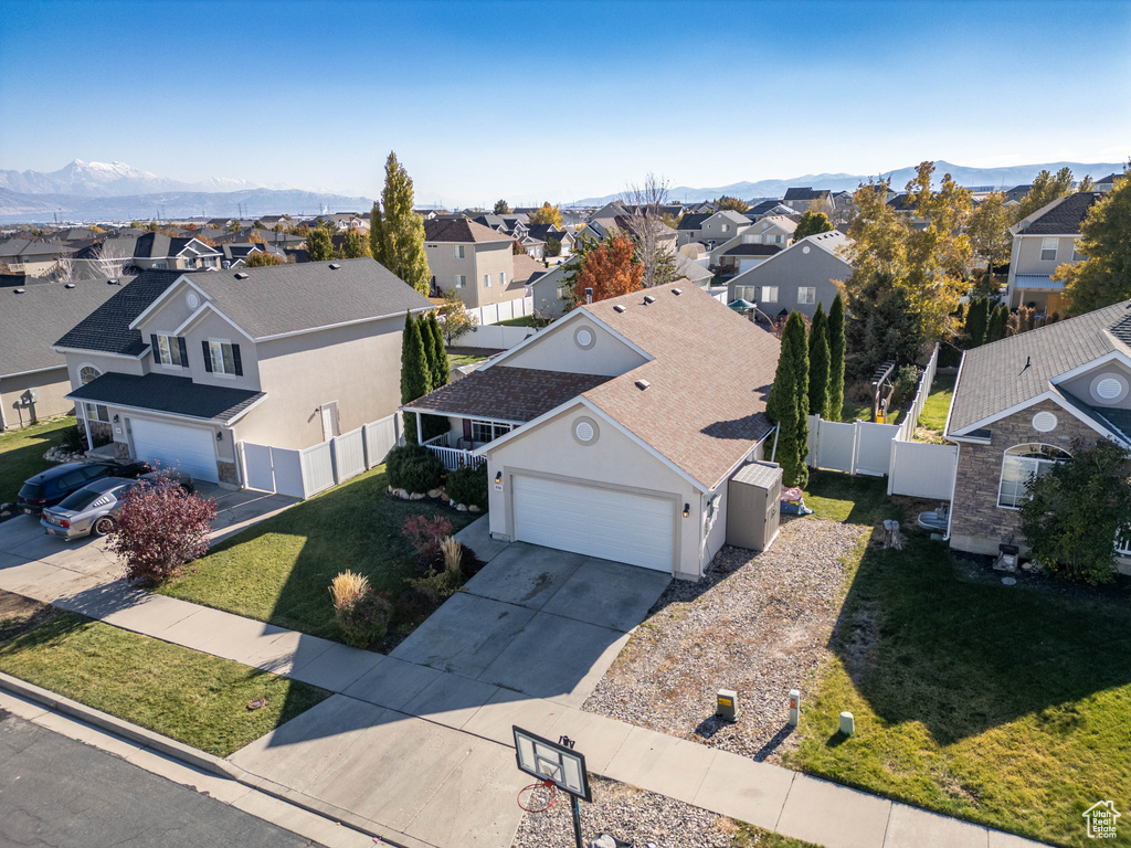 Birds eye view of property featuring a mountain view