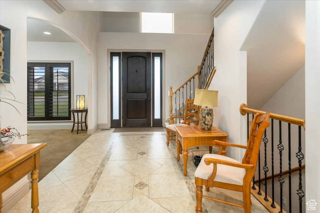 Tiled foyer entrance with crown molding