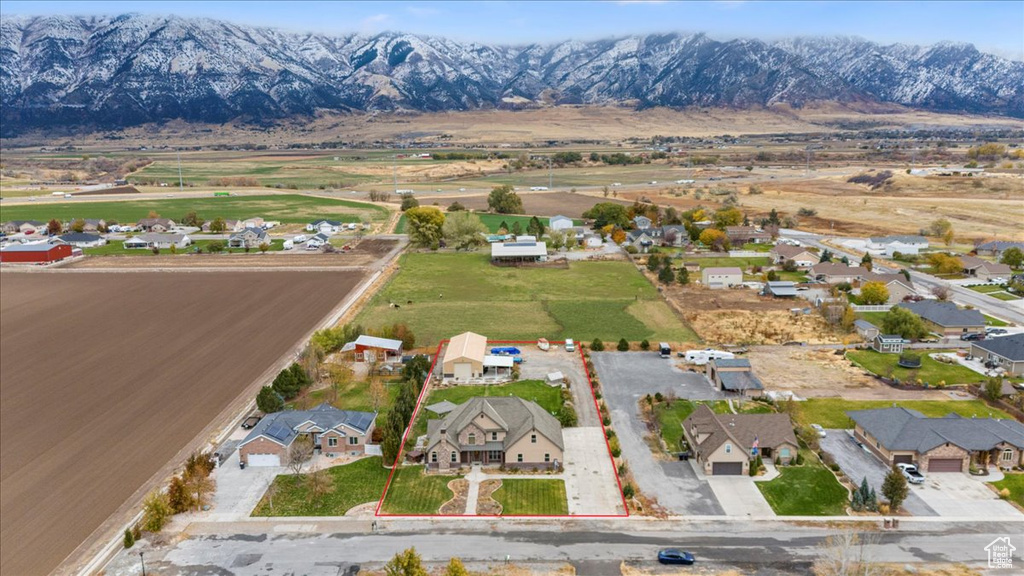 Bird\\\'s eye view featuring a mountain view