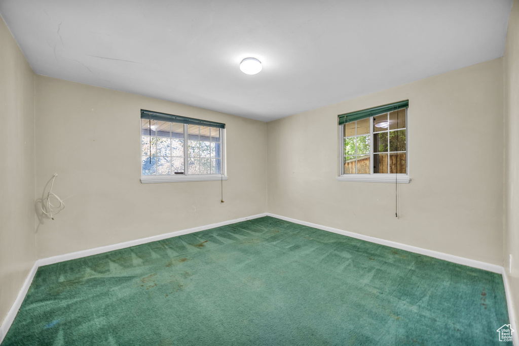 Unfurnished room with carpet flooring