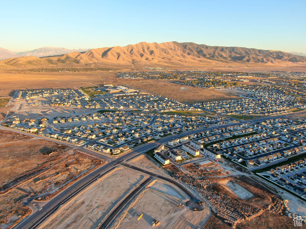 Aerial view with a mountain view