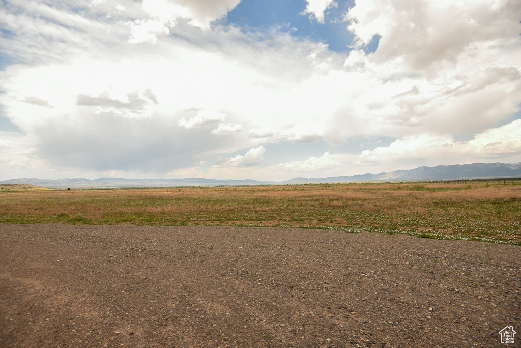 View of yard featuring a mountain view