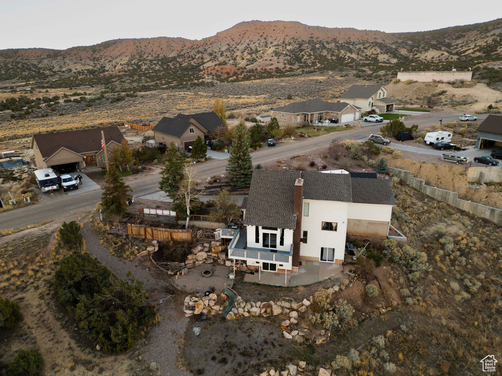 Bird\'s eye view with a mountain view