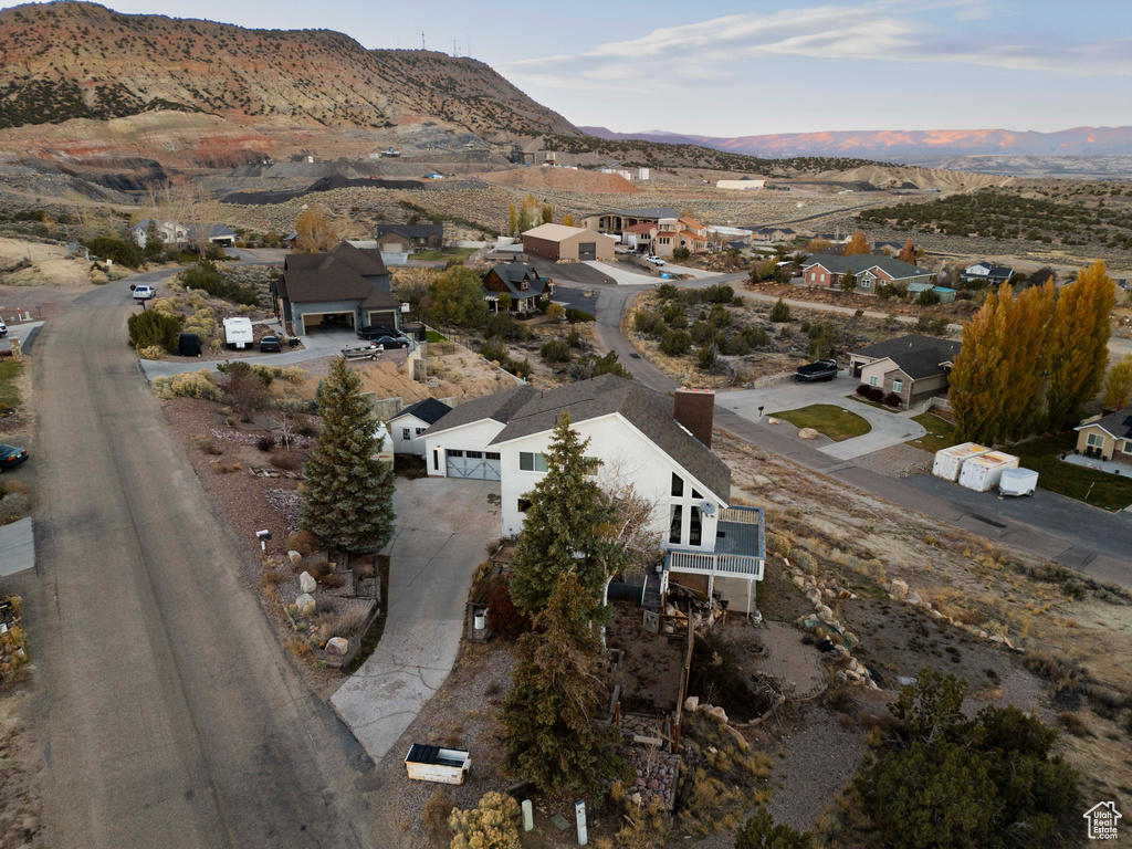 Aerial view with a mountain view