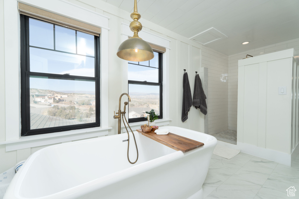 Bathroom with a bathing tub