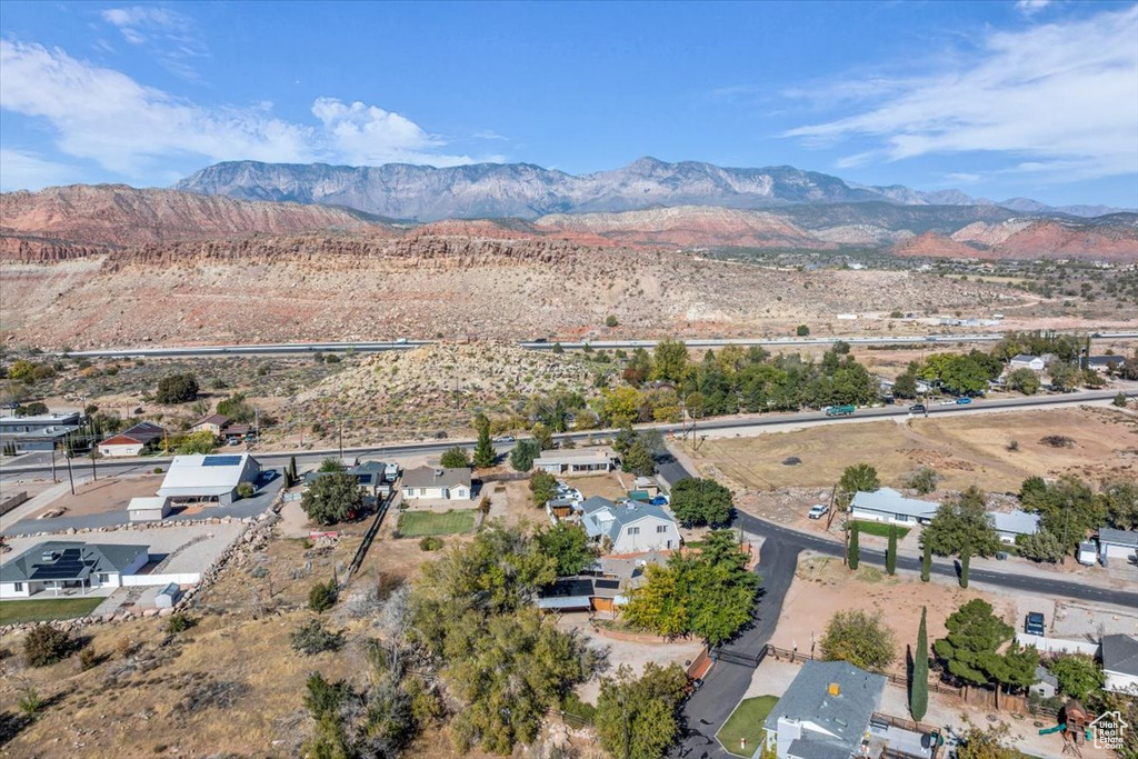 Aerial view with a mountain view